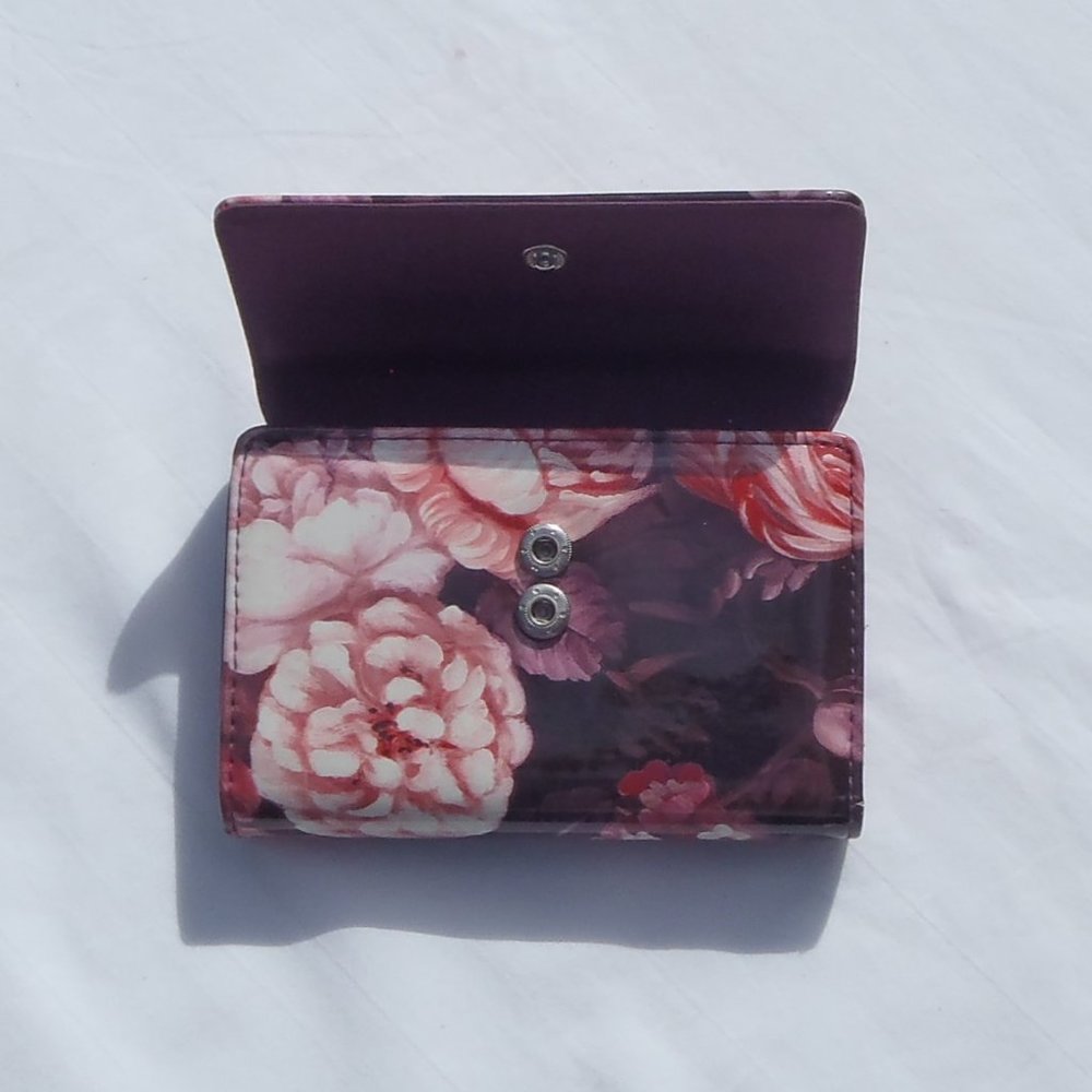 Floral Patent Leather Women’s Wallet - Pink Floral